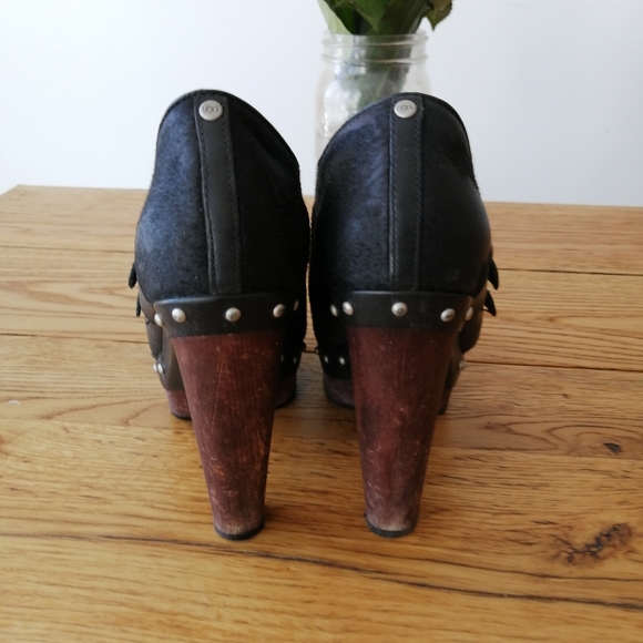 UGG wood heel booties size 6 - Picture 3 of 5